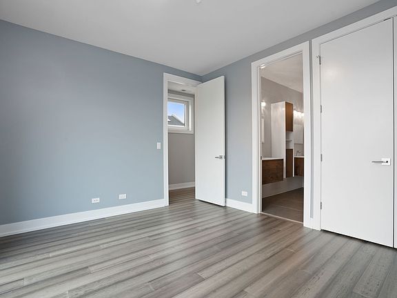 3rd image of 1503 W Oakdale Ave #2