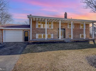 1606 Art Dr, Hanover, PA 17331