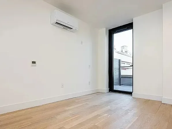 260 Gold Street image 3 of 32