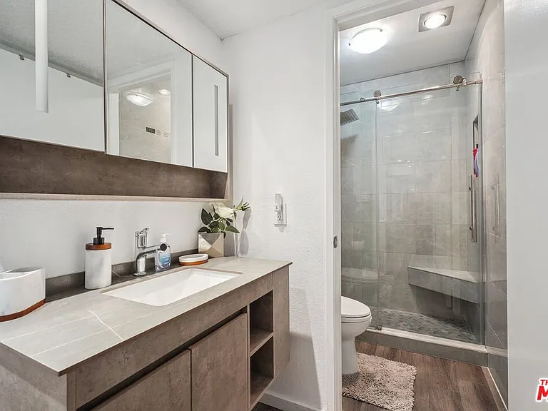 22100 Burbank Blvd #260G — Photo 13