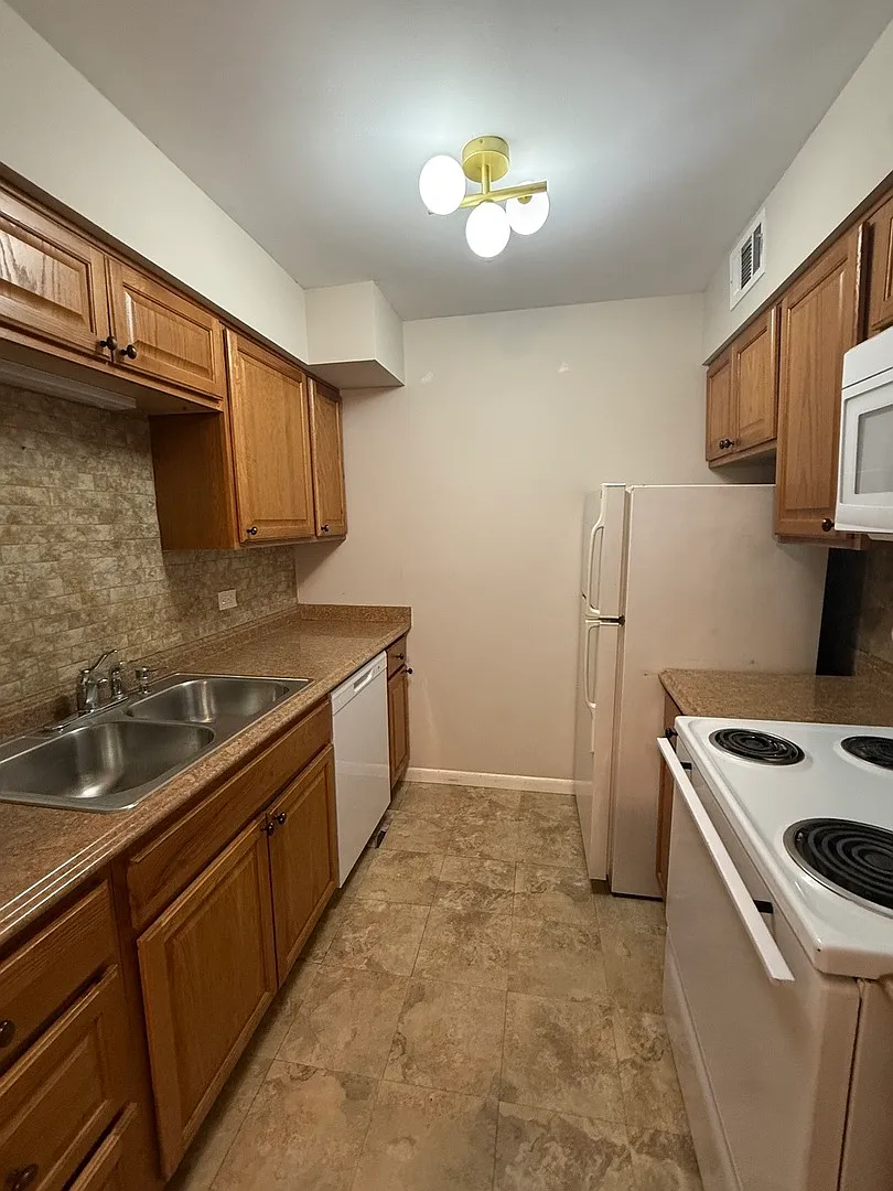 2 bed, 820 sqft, $1,750 — Photo 4