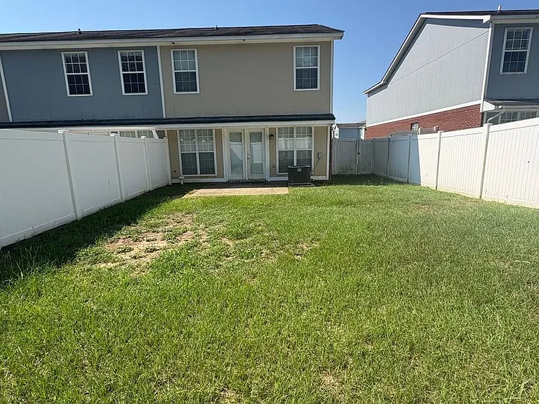 125 Winthrope Ln — Photo 16