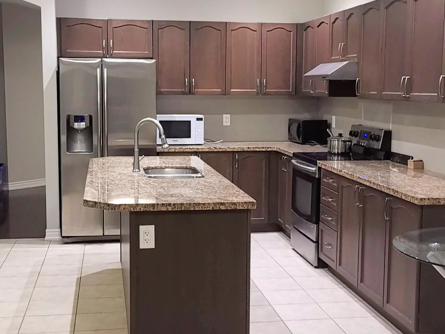 7 bed, $4,700 — Photo 1
