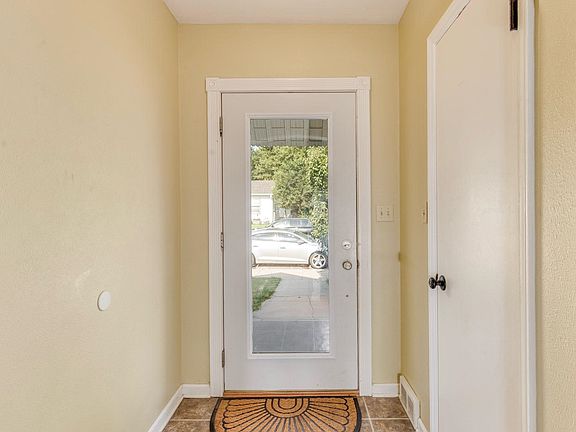 4th image of 1403 W Circle Dr