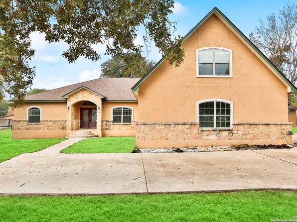 273 SADDLE LN, Floresville, TX 78114