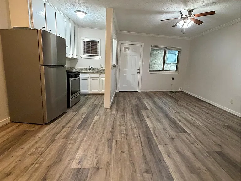 4811 Oakland St #6 — Photo 6