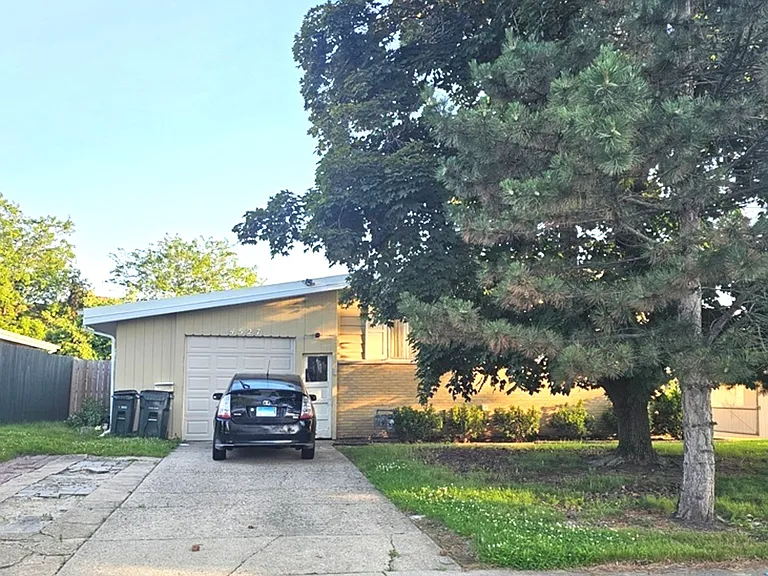 4527 Lilac Ave — Photo 2