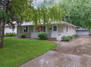 324 S Oak St, Waconia, MN 55387