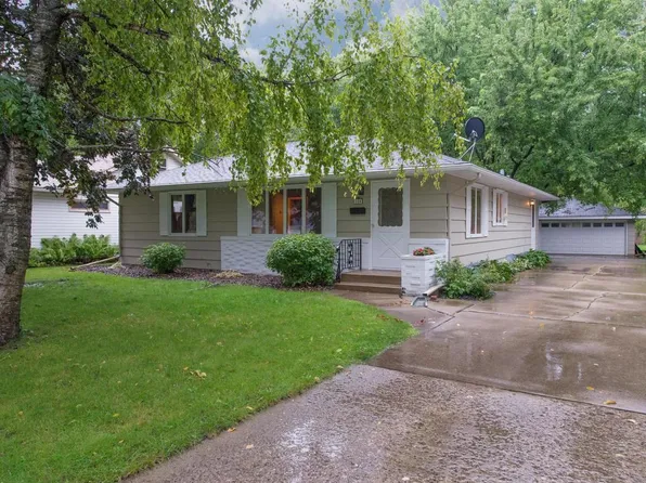 324 S Oak St, Waconia, MN 55387