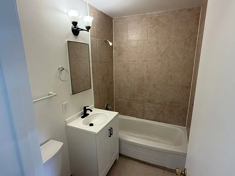Appian Way, 4861 — Photo 12