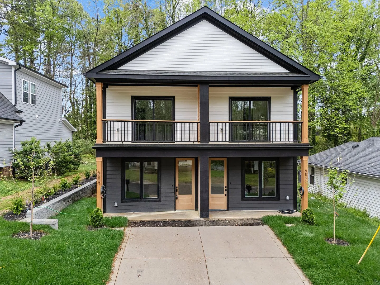 Gorgeous New Construction! Premium, Modern Finishes! Pet Friendly! — Photo 3