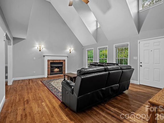 4th image of 30 Collenwood Rd