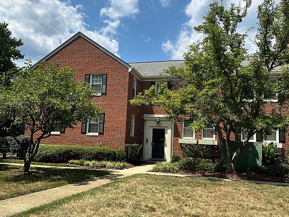 3rd image of 6733 W Wakefield Dr APT A2