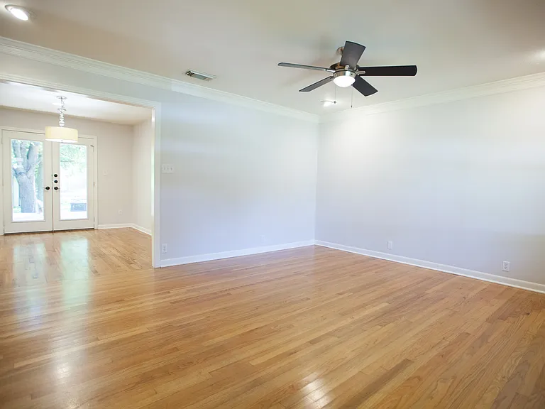 7519 Delafield Ln — Photo 3