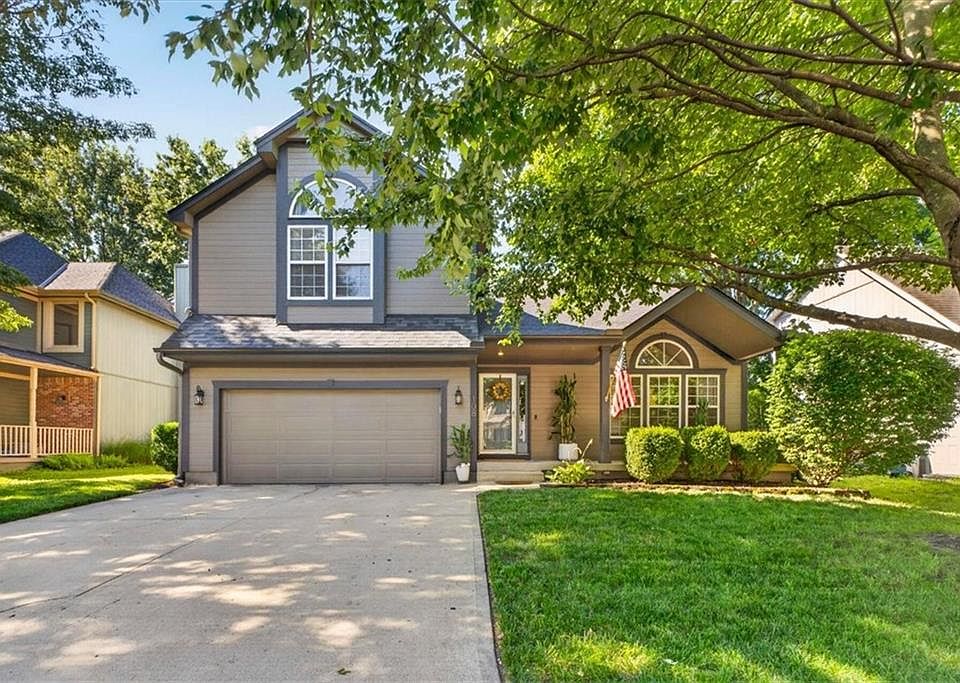 1st image of 108 NE Gaslight Ln