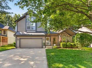 108 NE Gaslight Ln, Blue Springs, MO 64014