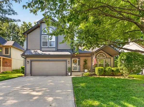 108 NE Gaslight Ln, Blue Springs, MO 64014