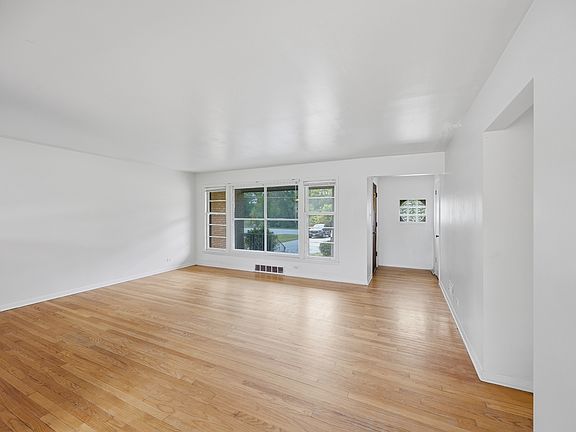 3rd image of 2726 186th St