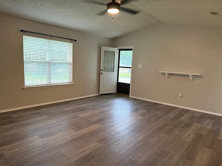 3710 Pratt Dr — Photo 2