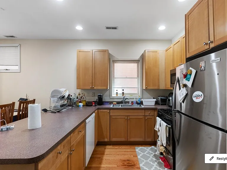 2337 N Greenview Ave #1 — Photo 3