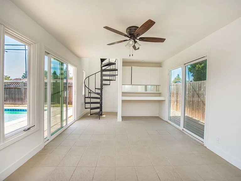 3069 Hayes Ave — Photo 10