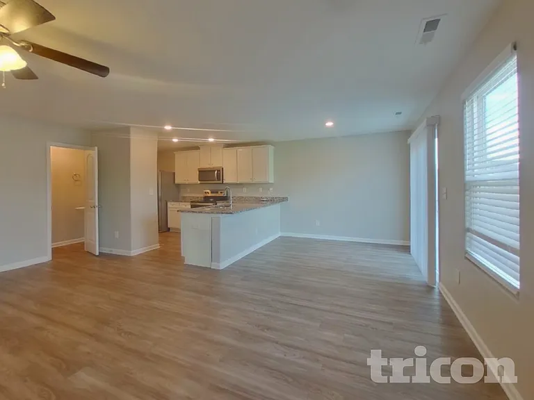 1225 Standing Oak Dr — Photo 4