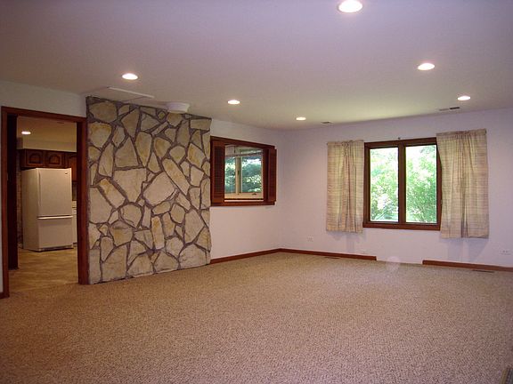 3rd image of 34996 N Linden Ave
