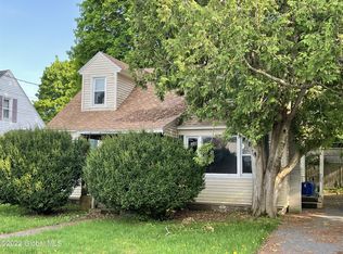 6 Oakland Dr, Gloversville, NY 12078