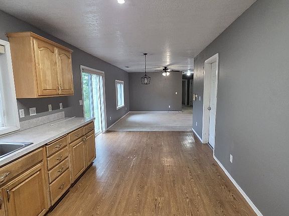 4th image of 17329 SE Alder St