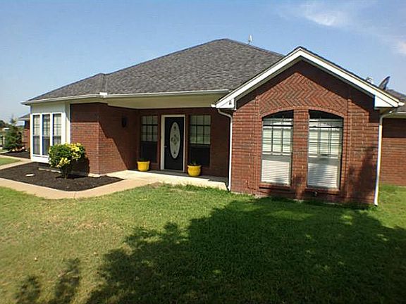 3rd image of 1124 Country Oaks Dr