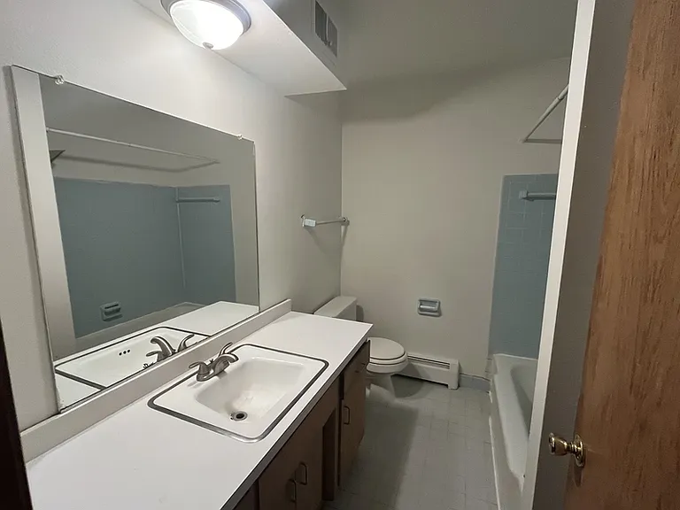 210 N Summit St #13 — Photo 10