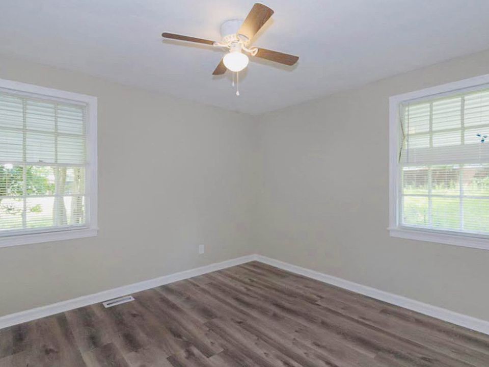 1st image of 2220 Simmons Ave