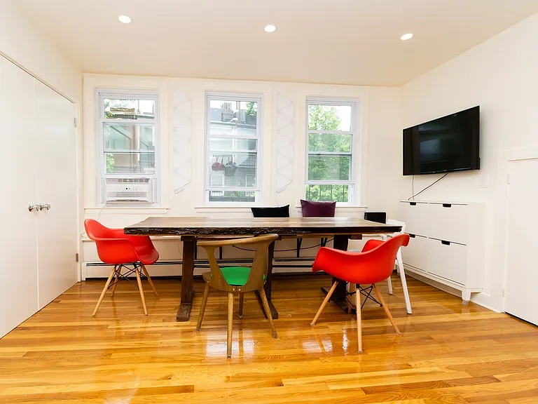 10-12 Winchester St #3 — Photo 2