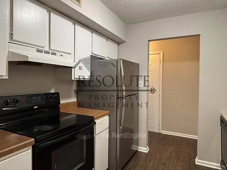 4200 Greencastle Ct #B — Photo 3