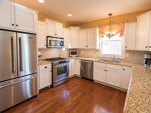 3rd image of 32069 Kossuth Dr