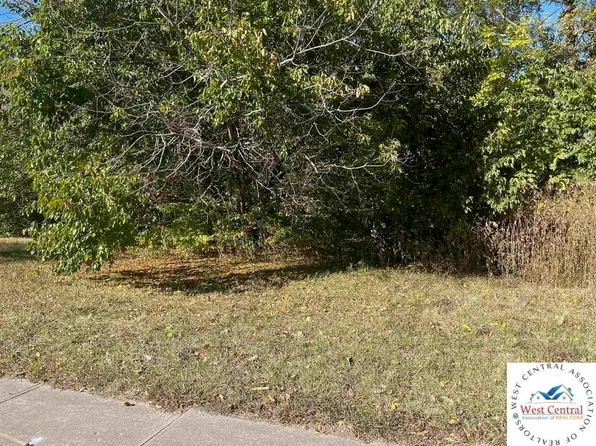 413 E Pettis St, Sedalia, MO 65301