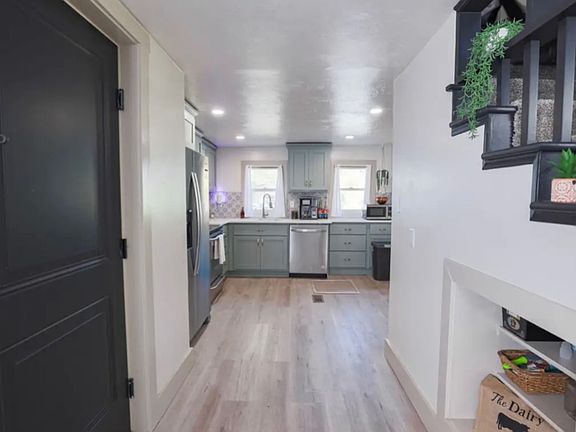 5th image of 1155 Taylor Ave