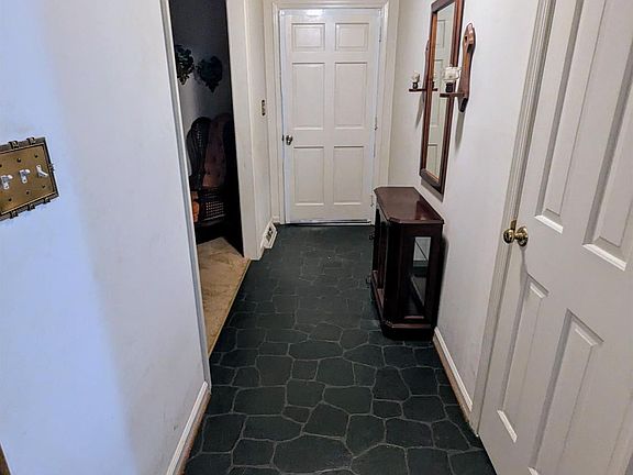 4th image of 248 Arrowhead Dr