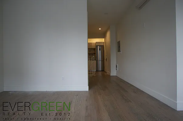 Rented by Evergreen Apartments BK | media 30