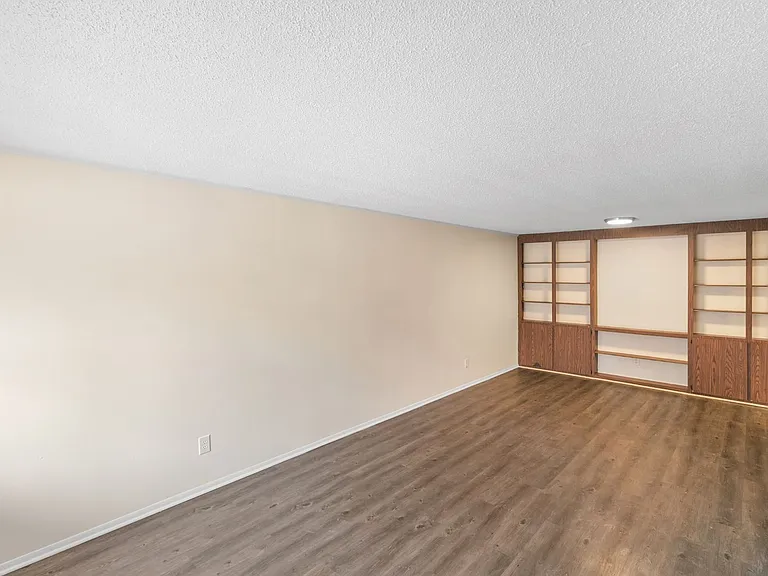 1373 Montgomery Ct — Photo 34