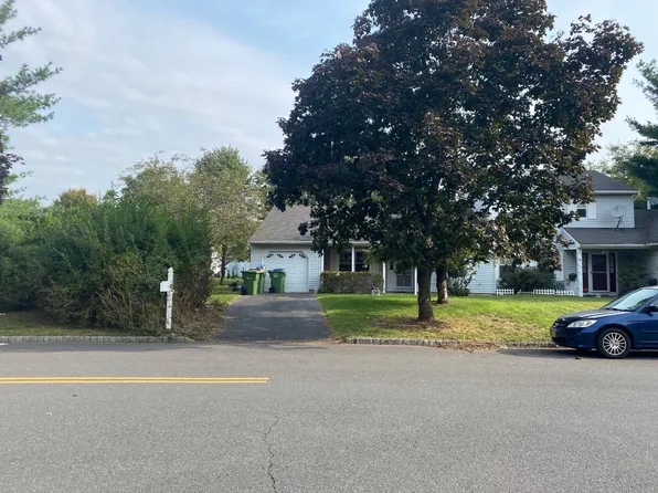 44 Woodbury Rd, Edison, NJ 08820