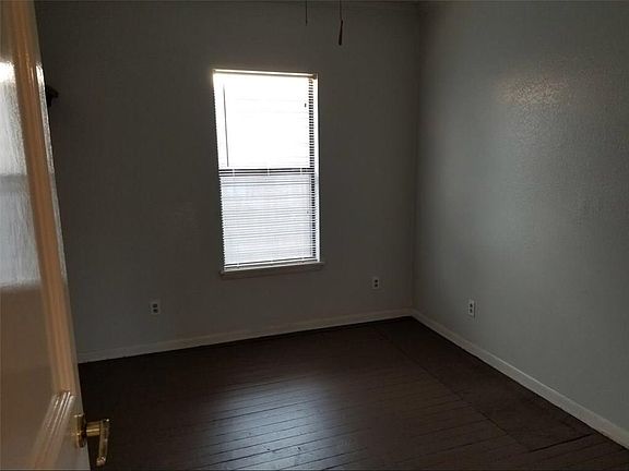 5th image of 411 SW 27th St