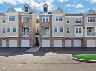 5203 Admirals Walk Dr, Cohoes, NY 12047