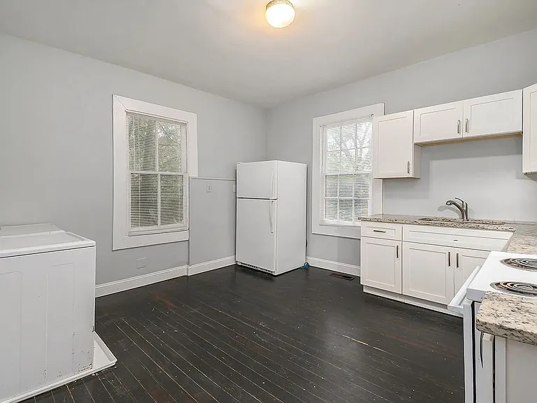 1460 Desoto Ave SW — Photo 7
