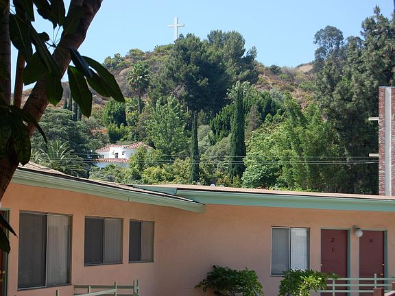 3rd image of 2255 N Cahuenga Blvd