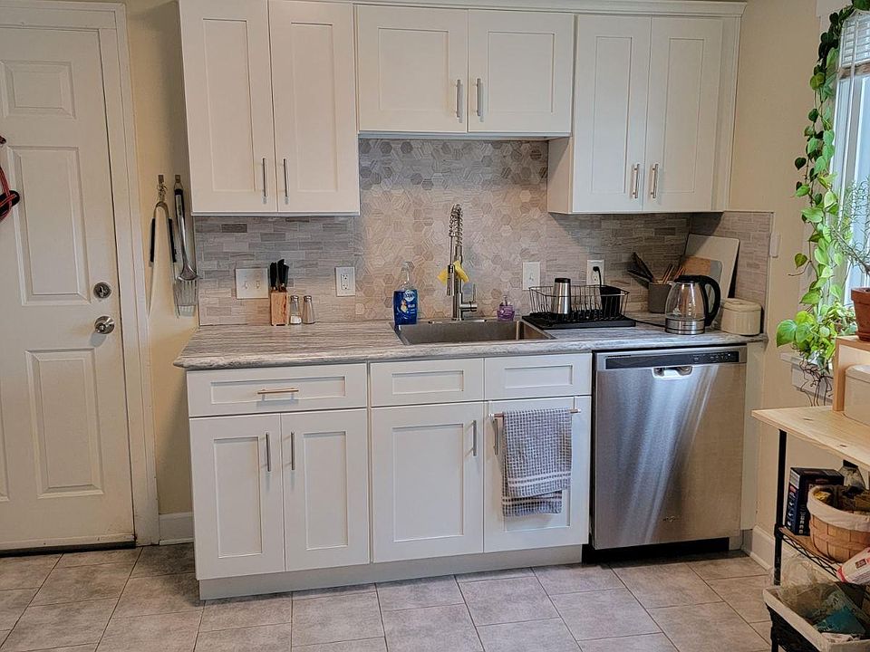 1st image of 2165-2167 Carabel Ave