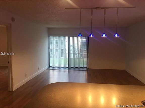 3rd image of 430 Commodore Dr APT 208