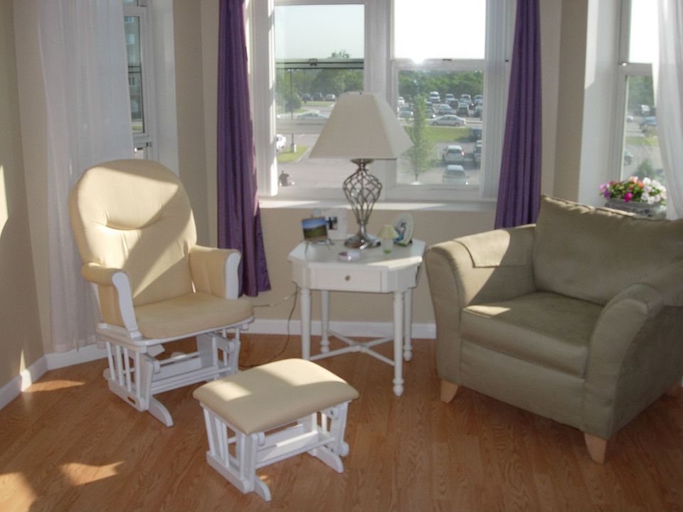 Living Room/Bay Windows