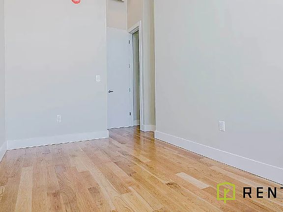 4th image of 250 Melrose St APT 2R