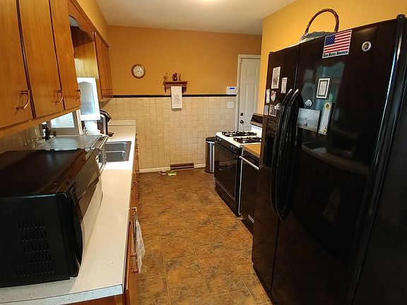3rd image of 120 E Rosewood Dr